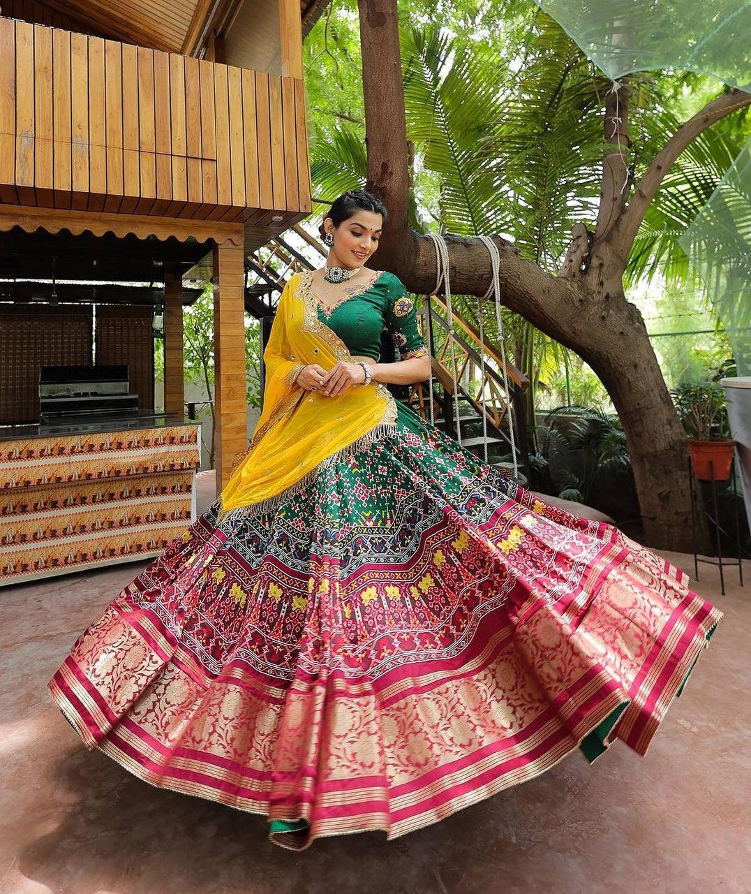 Designer lehenga choli outlet for women party wear Bollywood lengha sari,Indian wedding wear digital printed custom stitched lehenga with dupatta