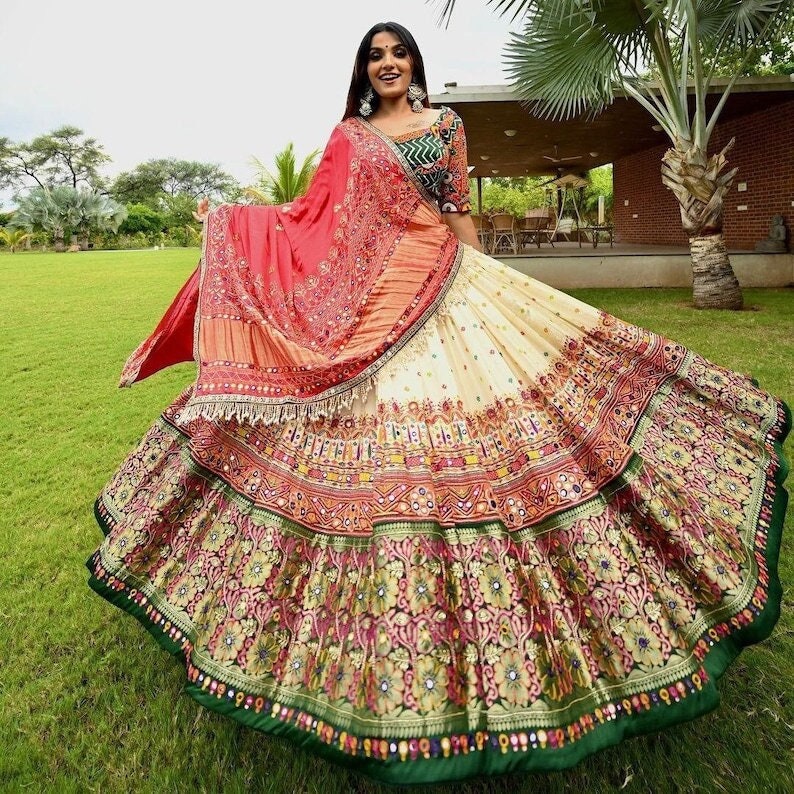 Navratri Special Chaniya Choli For Garba,Garba lehenga women,Navratri Lehenga,Ghagra Choli navratri chaniya choli,Lehenga choli