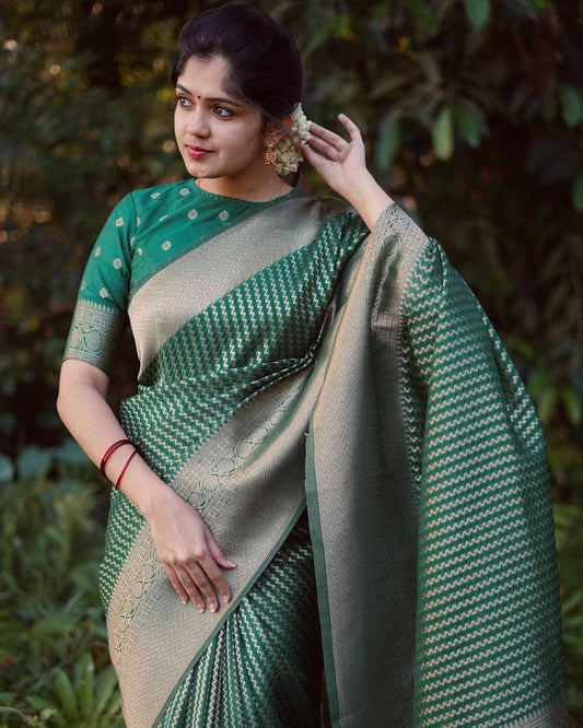 GREEN PURE SOFT SEMI SILK SAREE WITH ATTRACTIVE BLOUSE PIECE