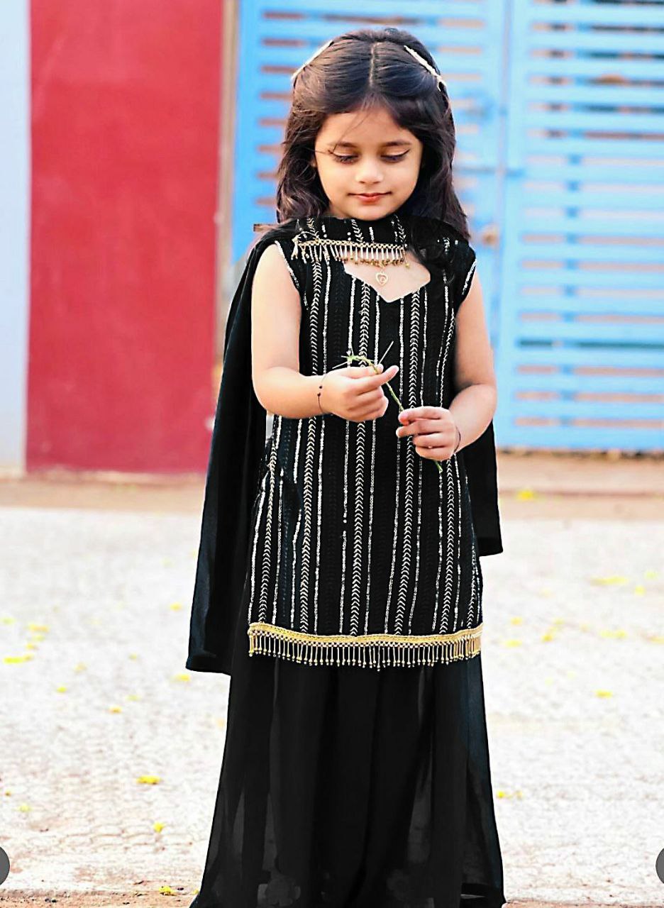 3 YEAR TO 15 YEAR GIRLS KIDS WEAR SUIT INDIAN DRESSES EMBROIDERY SIQUNCE WORK TOP WITH SARARA AND DUPATTA