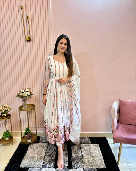 New Traditional White Wedding Gown With Net Dupatta