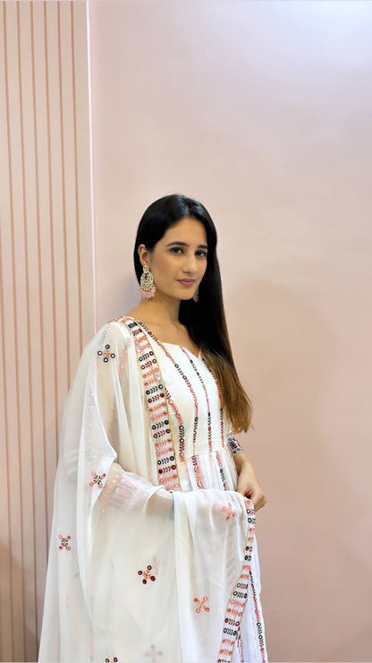 New Traditional White Wedding Gown With Net Dupatta