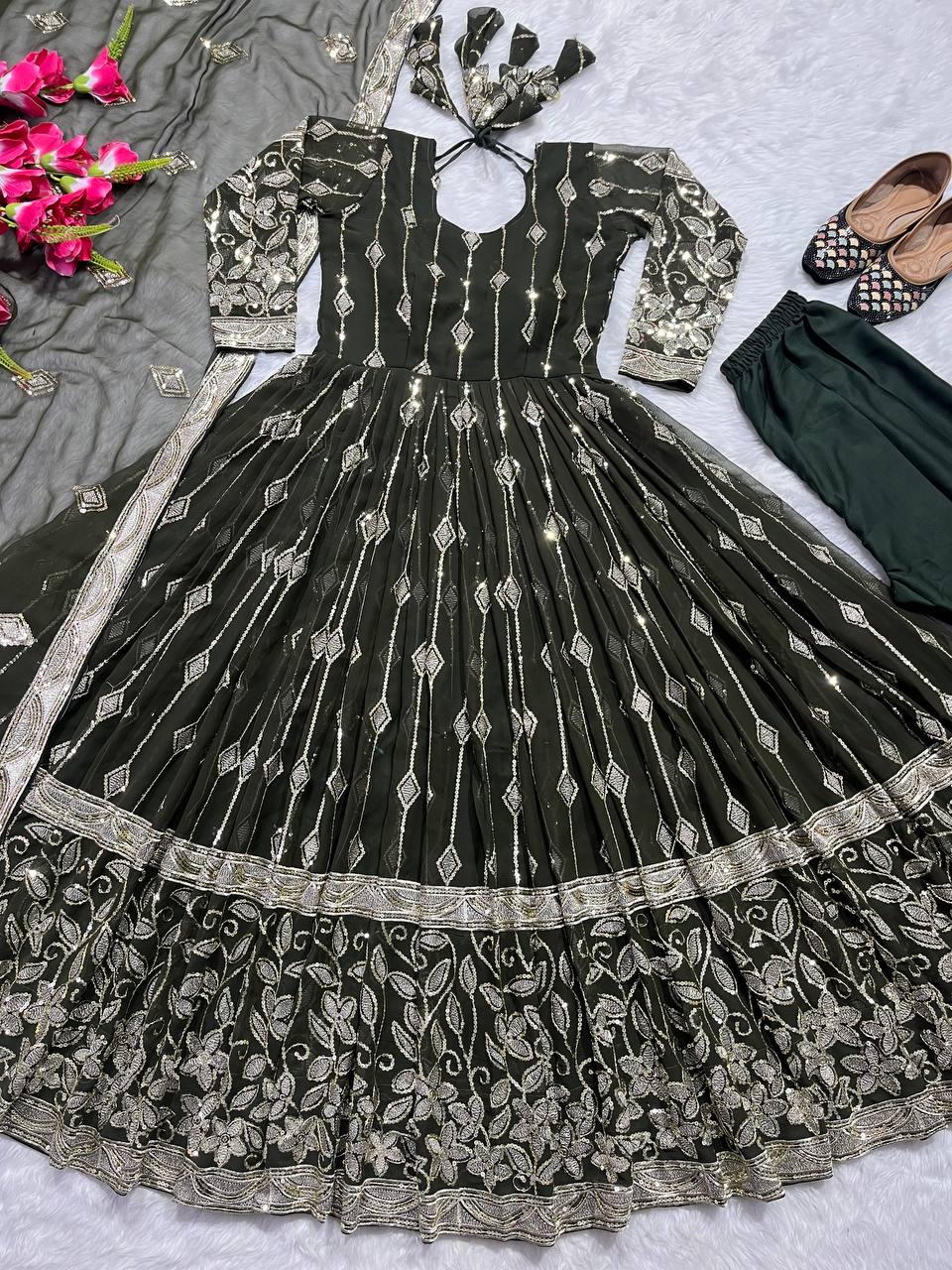 Presenting New Đěsigner Anarkali Suit In New Fancy Style