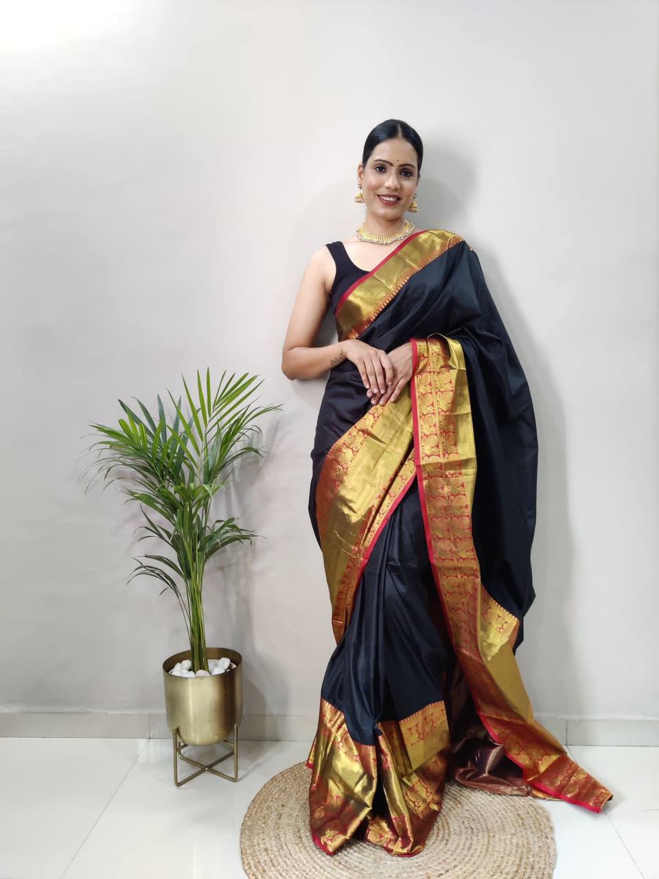 Marutifab Women's Banarasi Silk Saree With Blouse Piece