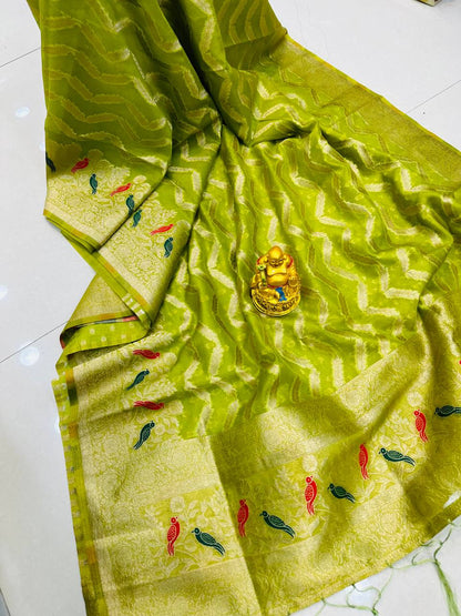 Imaginative Lavendor Kanjivaram Silk Saree With Glittering Blouse Piece