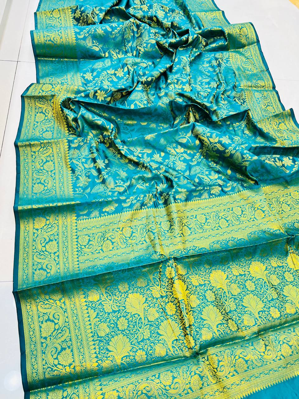 Women's Banarasi Silk Royal Saree With Weaving Golden Zari & Golden Blouse