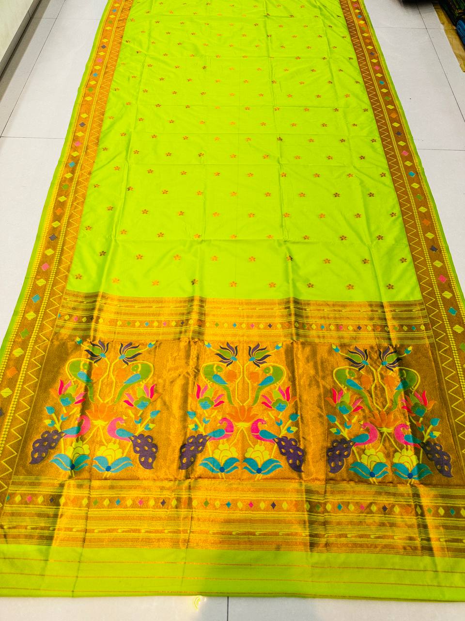 Toned Rich Paithani Silk Sarees And Beautiful Body And Pallu