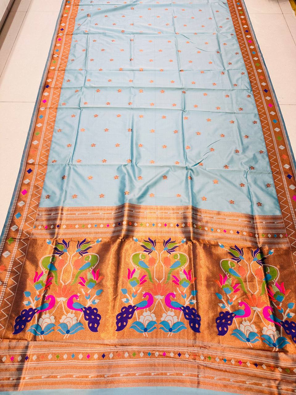 Toned Rich Paithani Silk Sarees And Beautiful Body And Pallu