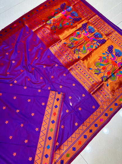 Toned Rich Paithani Silk Sarees And Beautiful Body And Pallu