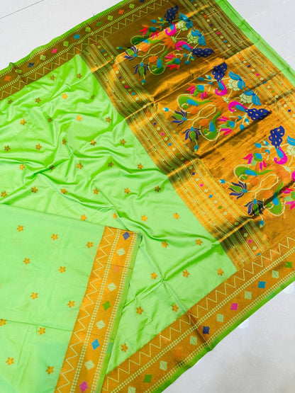 Toned Rich Paithani Silk Sarees And Beautiful Body And Pallu