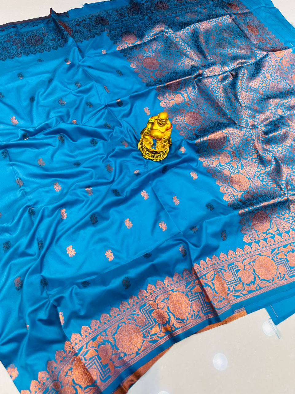 Hypnotic Rama Soft Banarasi Silk Saree With Unique Blouse Piece