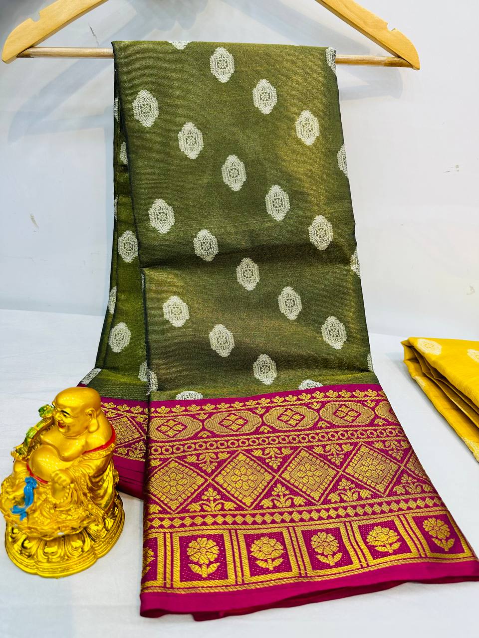 Handloom Weaving Festive Wear Kanjivaram Silk Saree In Brown